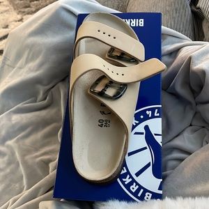 Arizona Big Buckle sandals